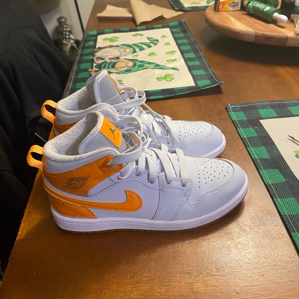 Nike Jordan 1 Mid SE
Gatorade Pack Orange